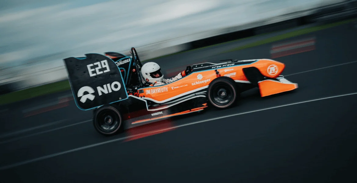 Racing car